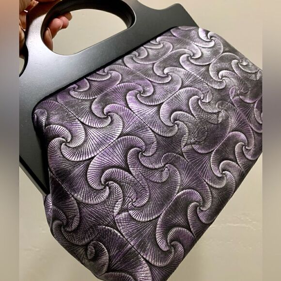 Handmade Genuine Embossed Leather Gradient Metallic Wooden Frame Bag/Crossbody - Picture 9 of 11